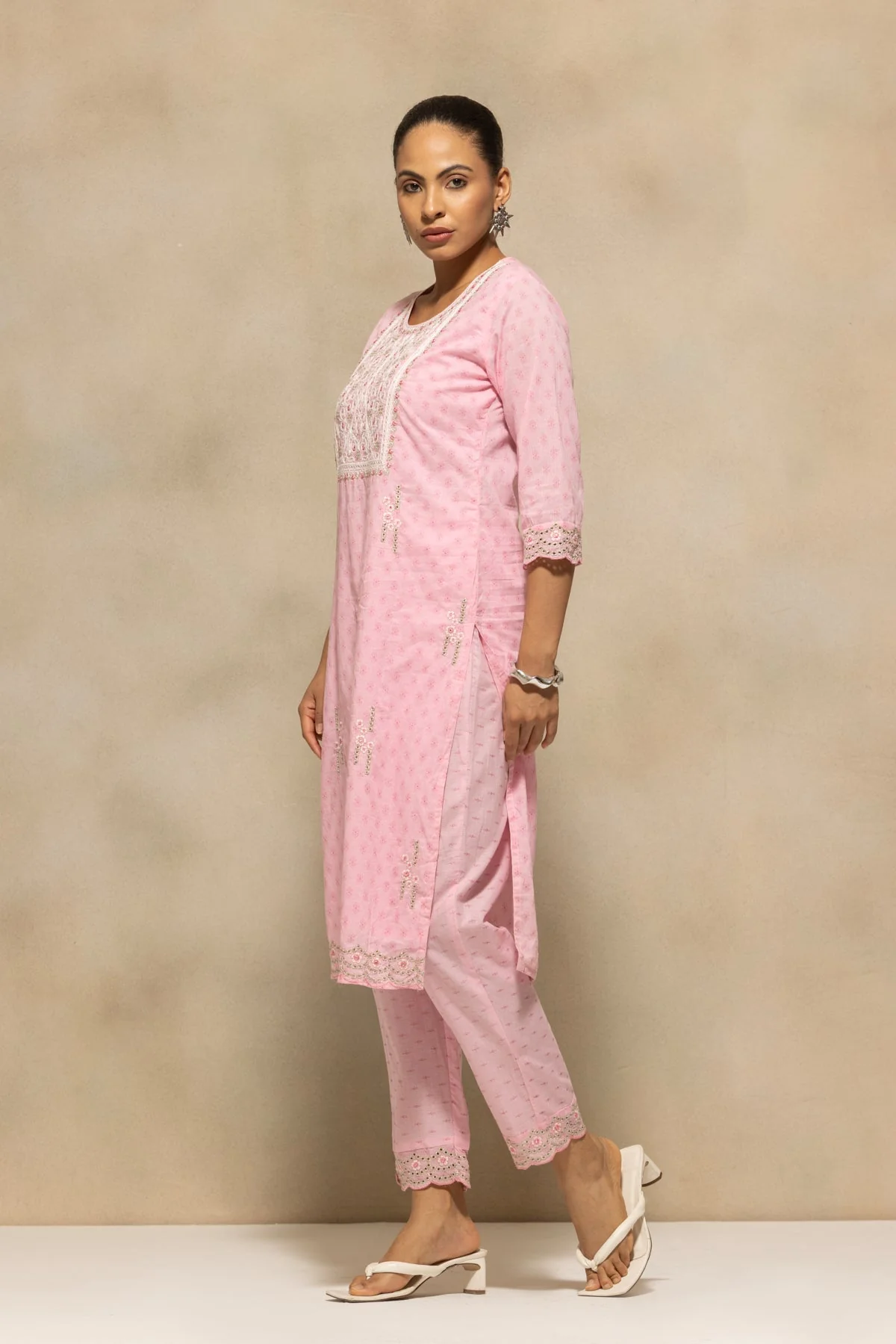 Light Pink Embroidered Kurta 3 Pcs Set - Image 2