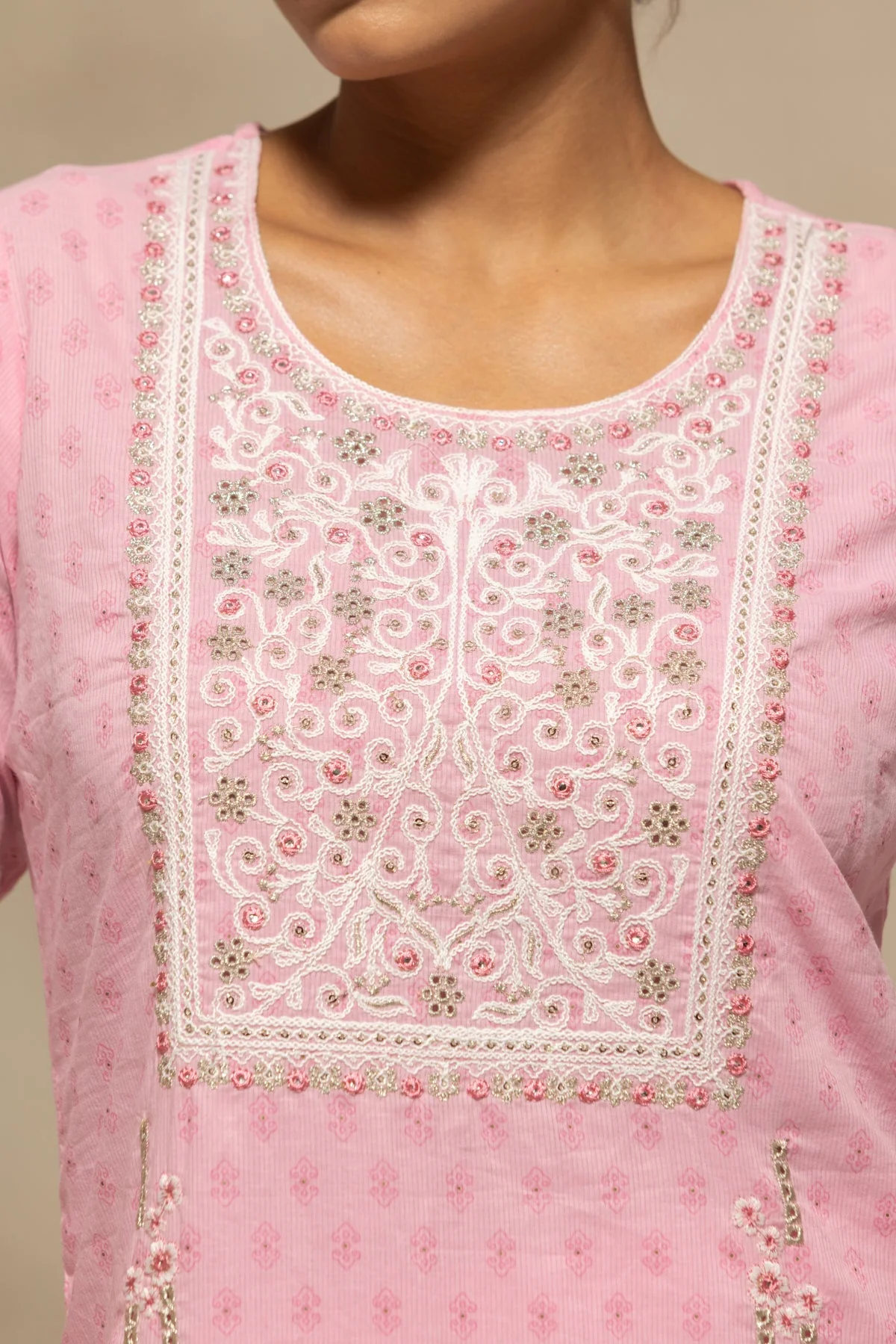 Light Pink Embroidered Kurta 3 Pcs Set - Image 4