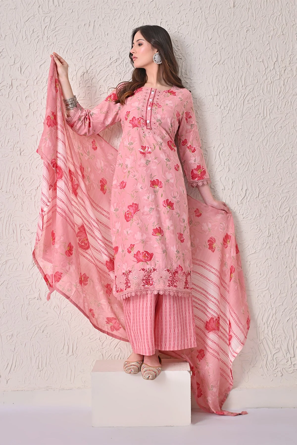 Light Pink Floral Printed Kurta 3 Pcs Set - Image 7