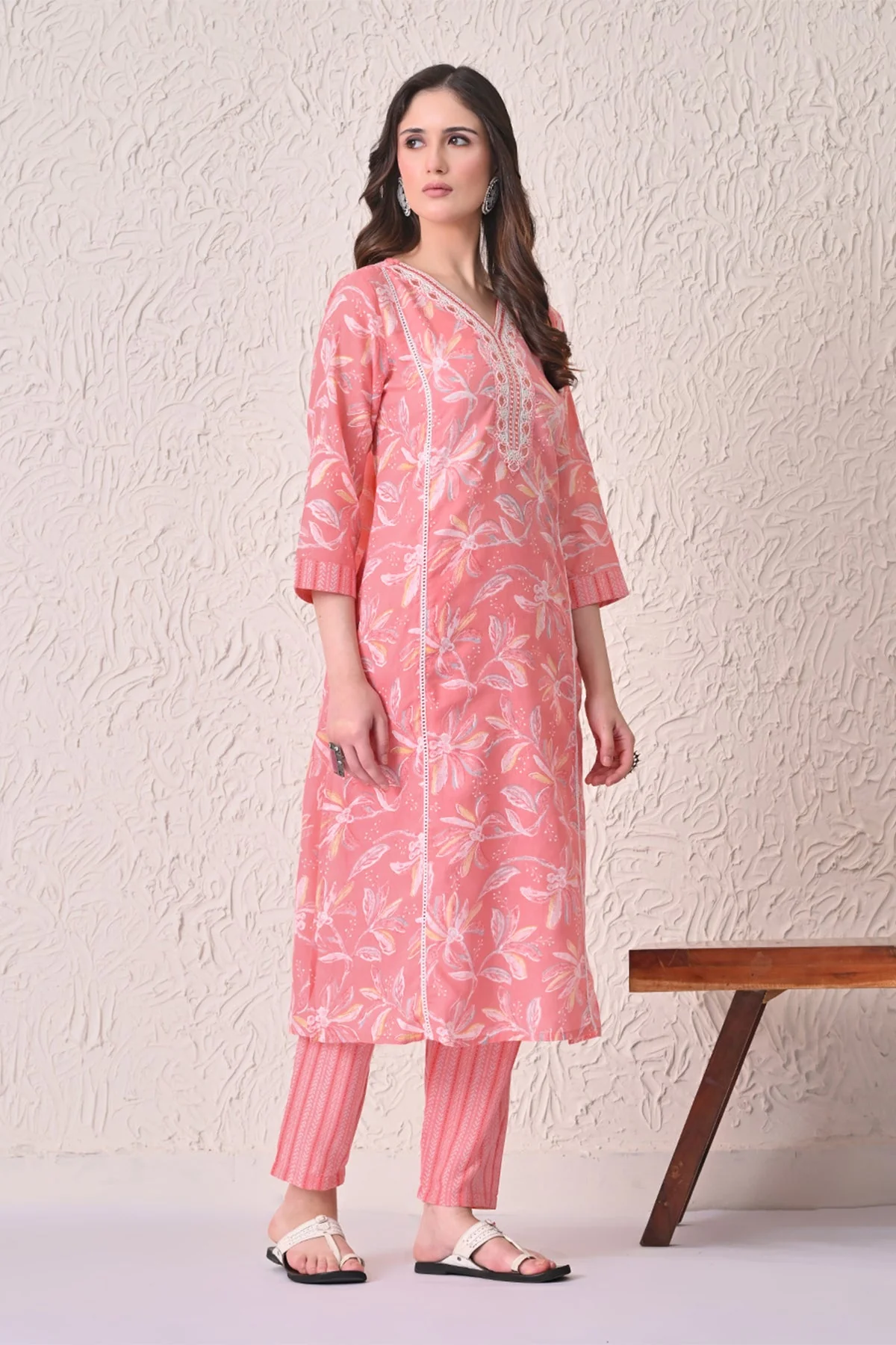 Light Pink Printed Kurta 3 Pcs Set - Image 3