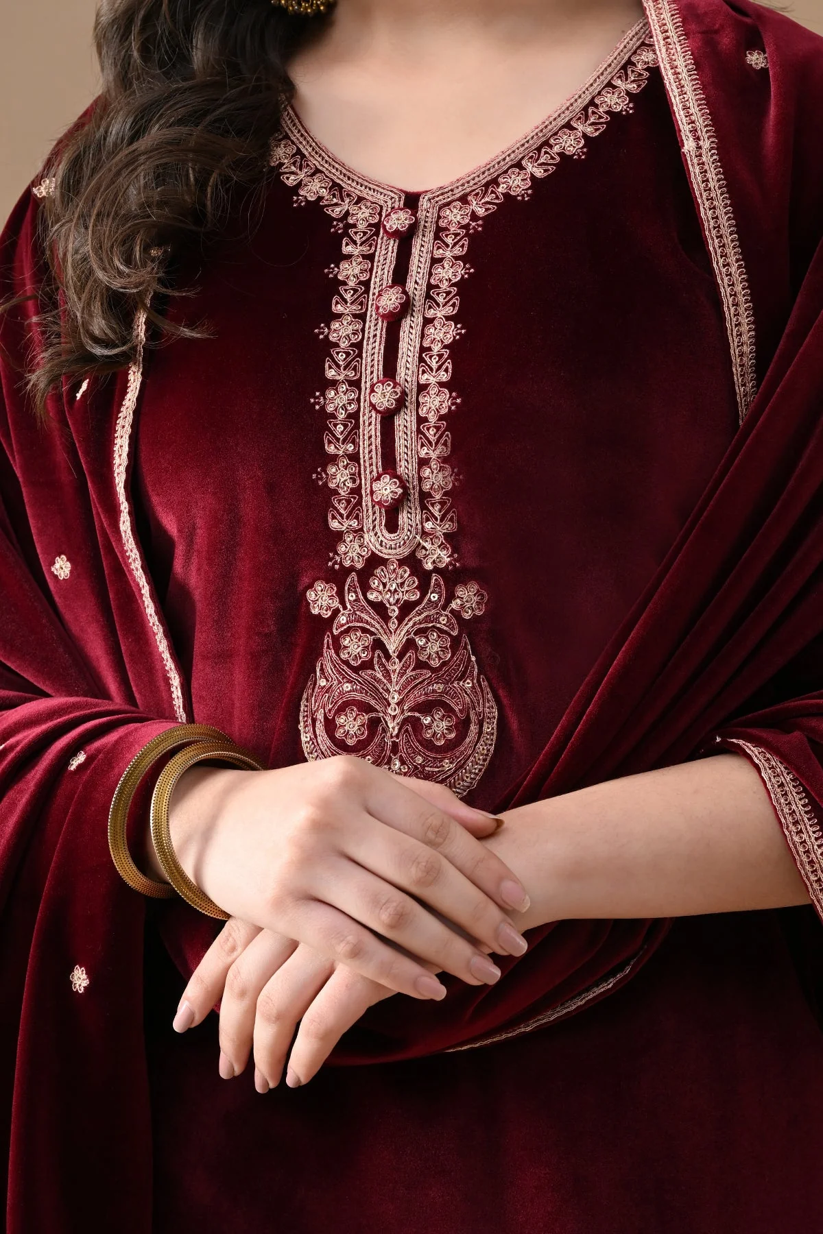 Maroon Embroidered Velvet Kurta 3 Pcs Set - Image 4