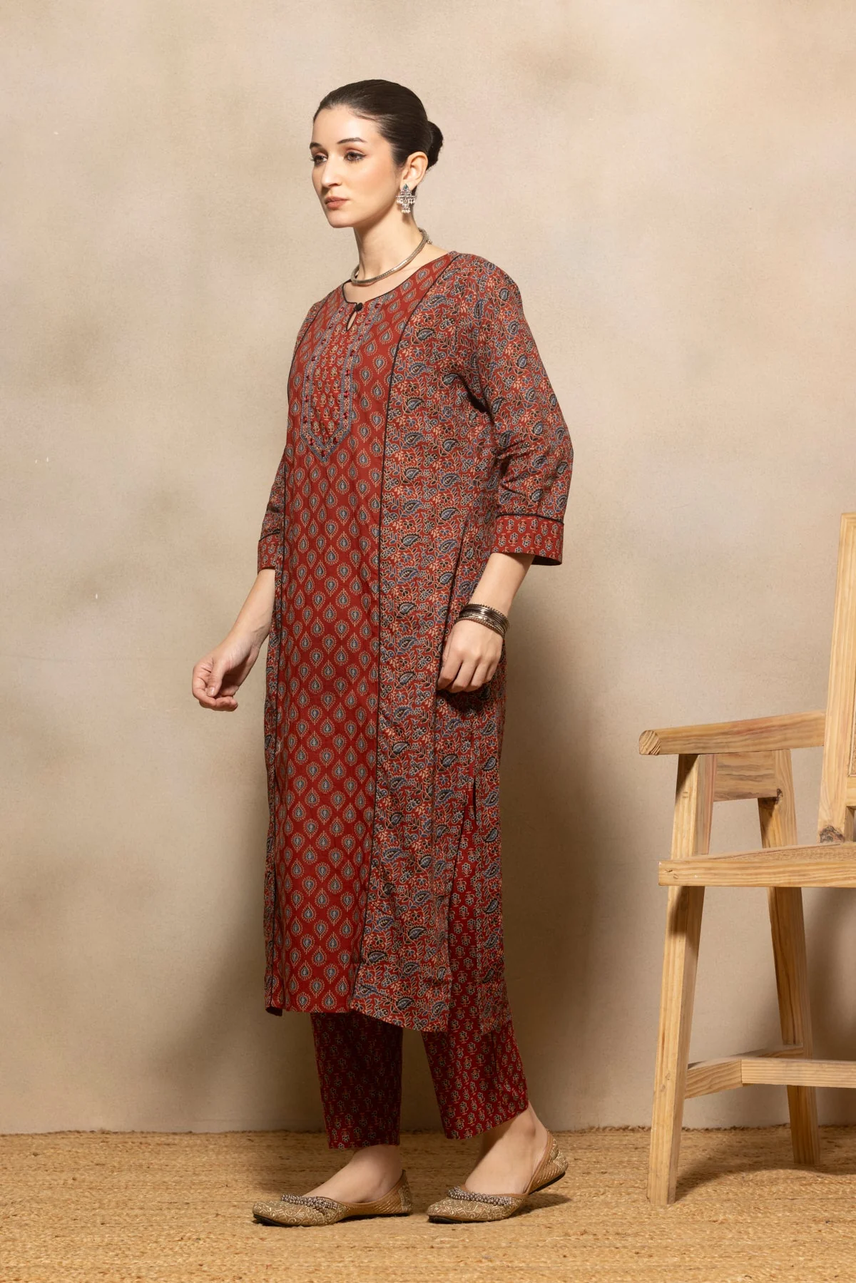 Maroon Floral Printed Kurta 3 Pcs Set - Image 2