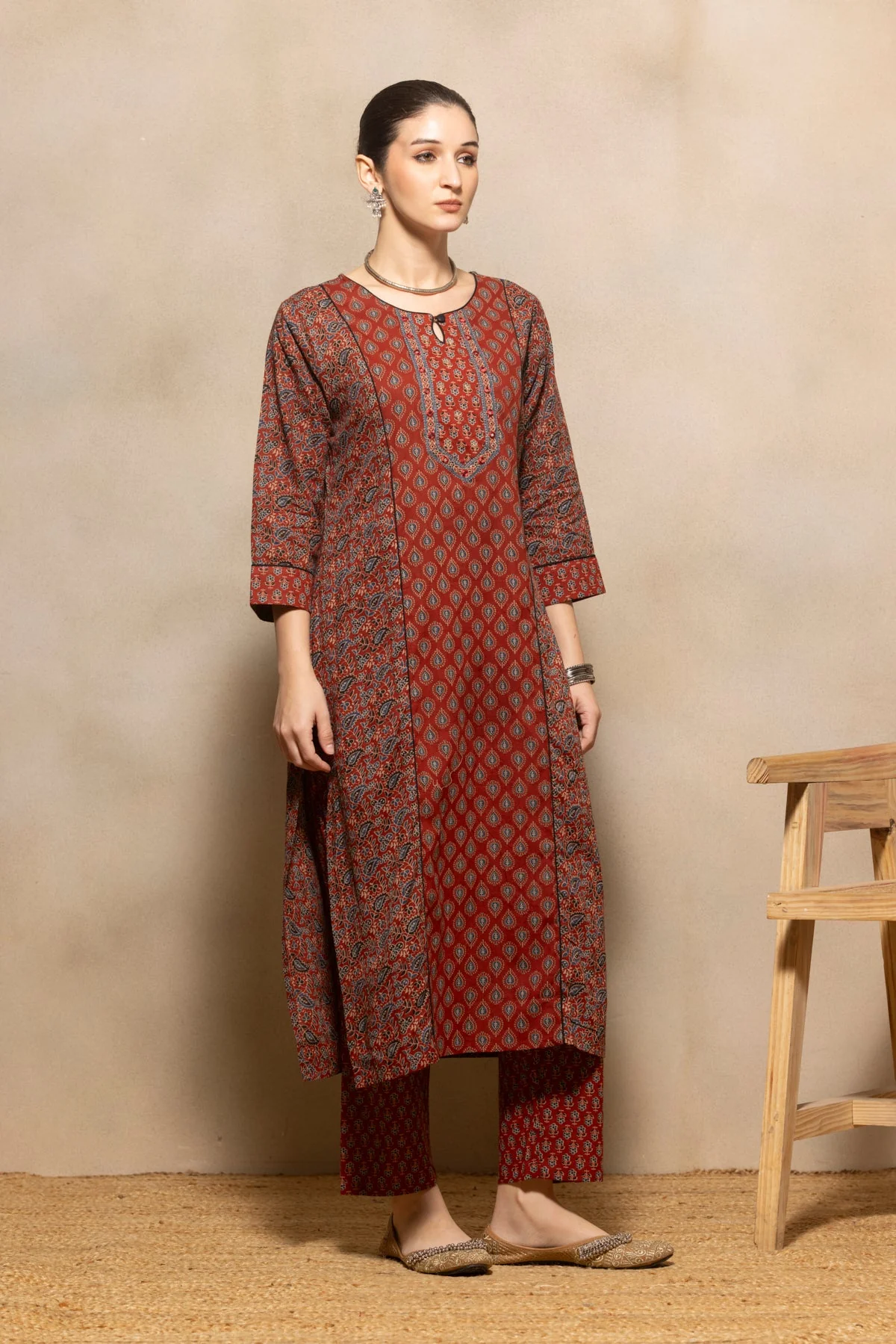 Maroon Floral Printed Kurta 3 Pcs Set - Image 3