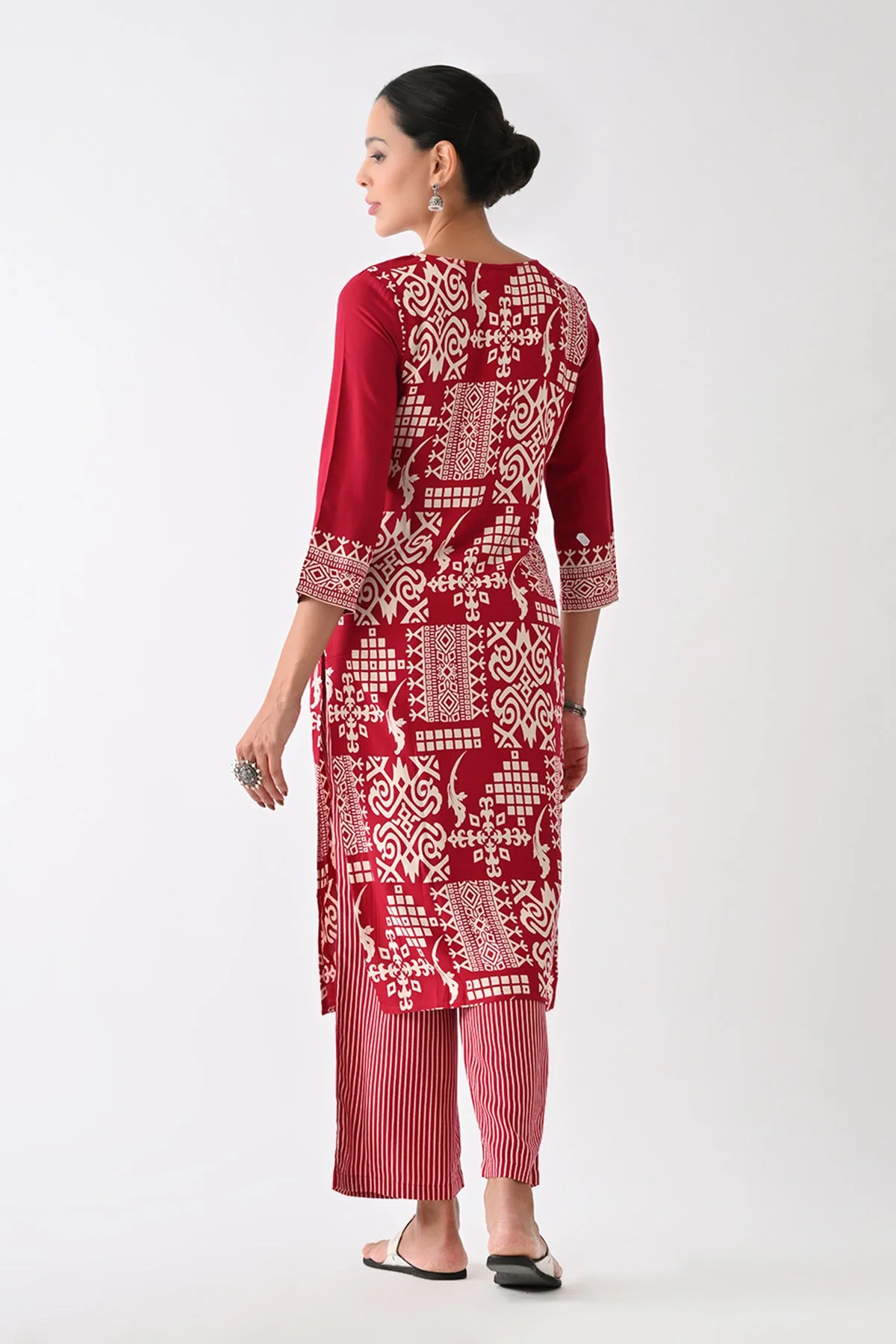 Maroon Printed Kurta 2 Pcs Set - Image 2