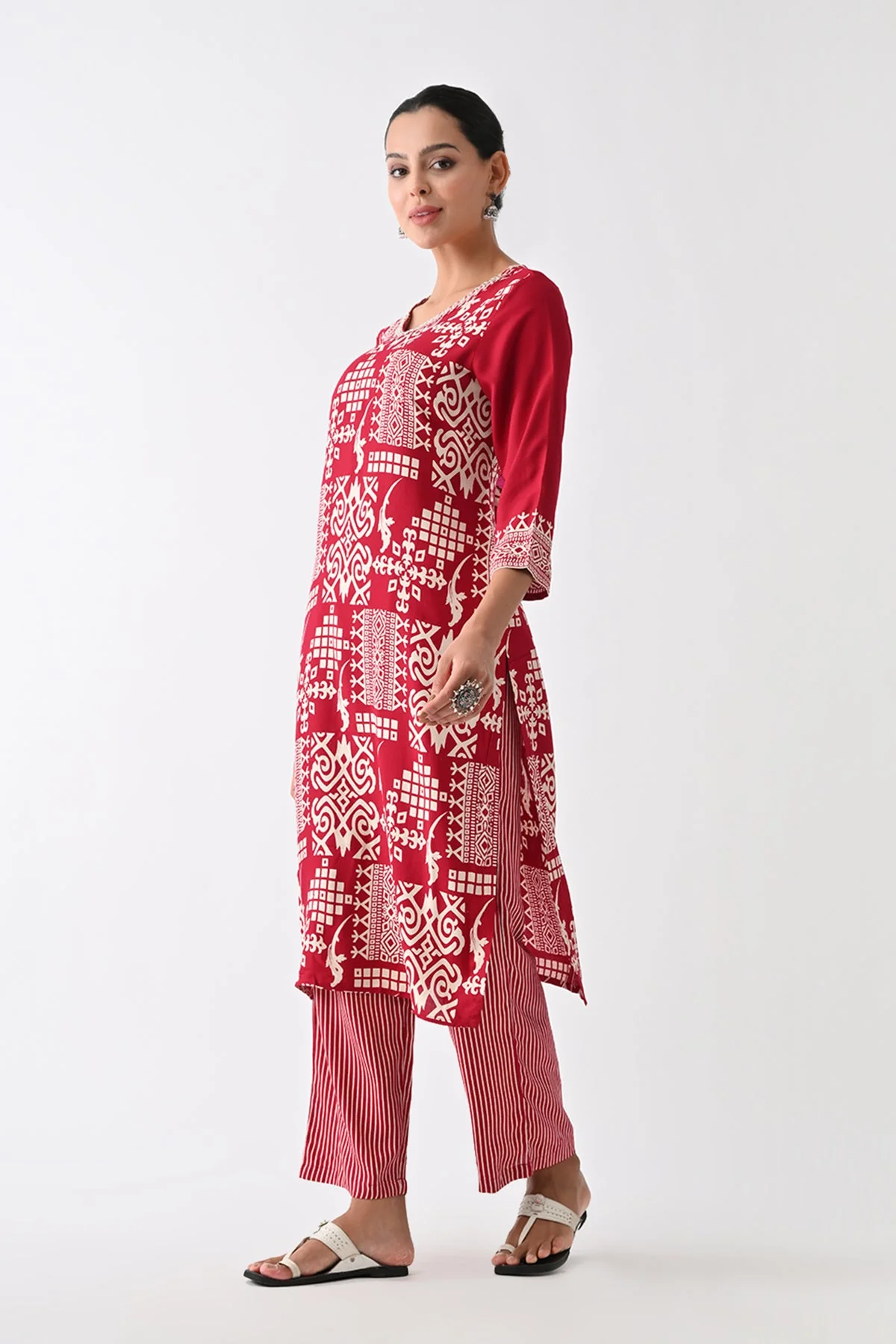 Maroon Printed Kurta 2 Pcs Set - Image 4