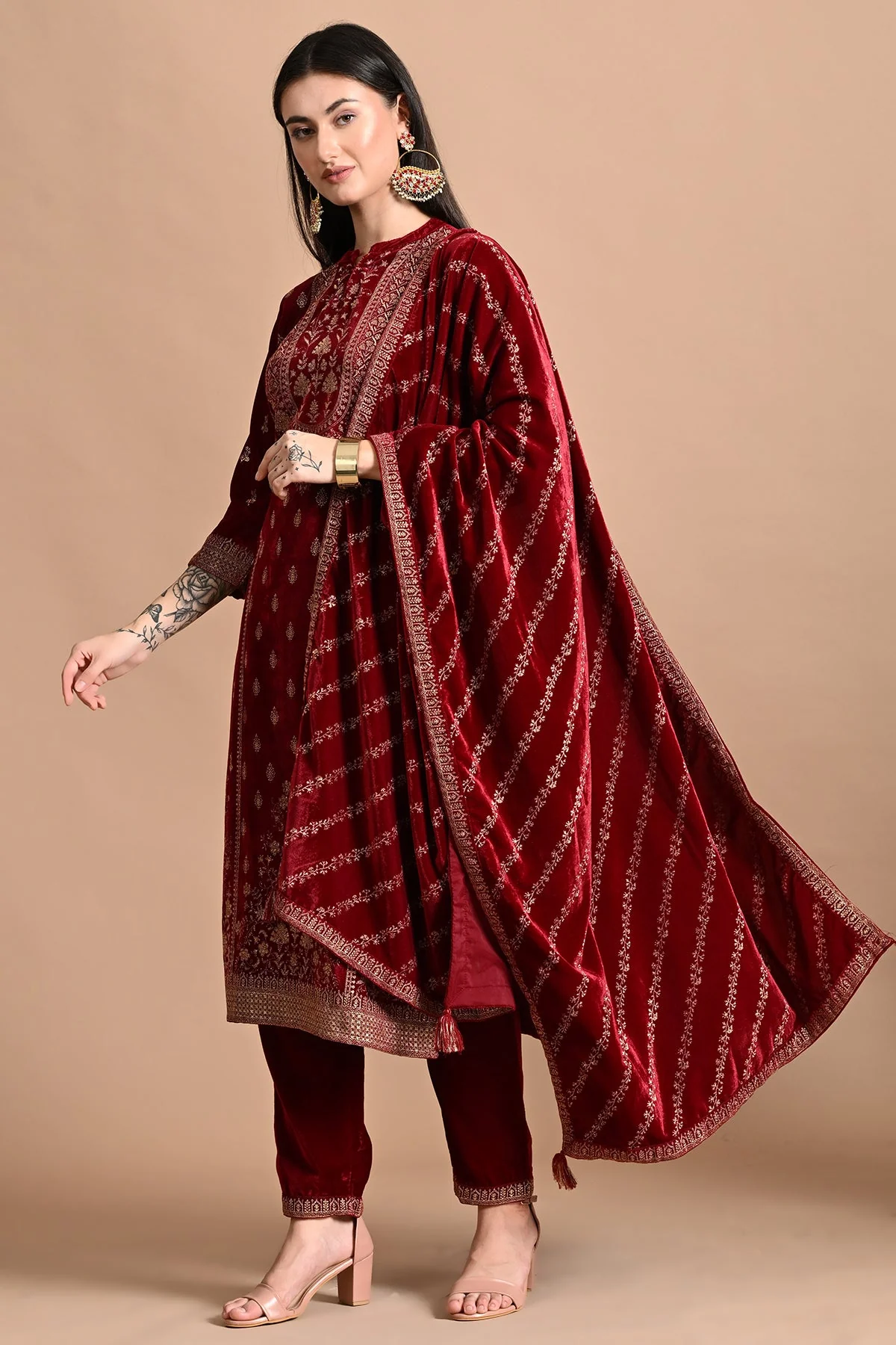 Maroon Printed Kurta 3 Pcs Set - Image 4