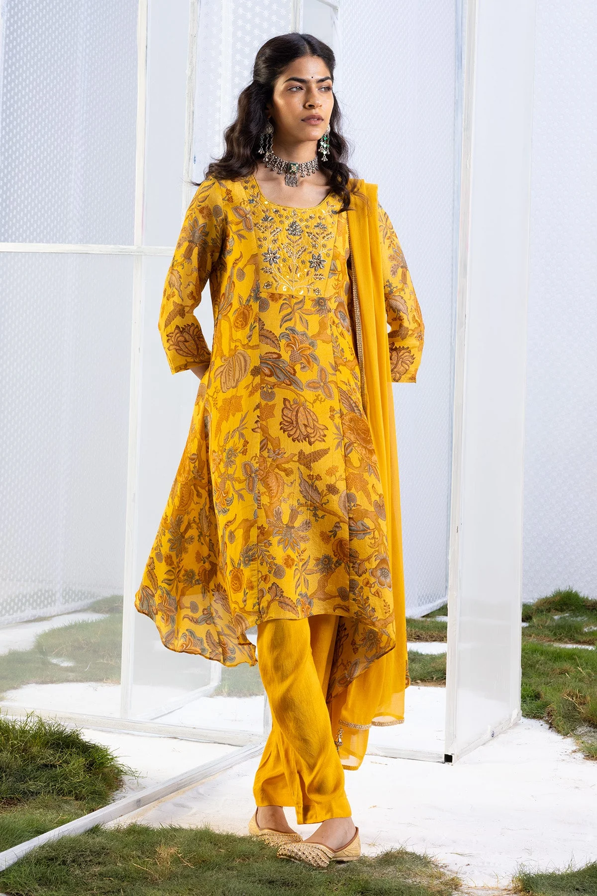 Mustard Floral Yoke-Embellished Kurta. 3 Pcs Set - Image 2
