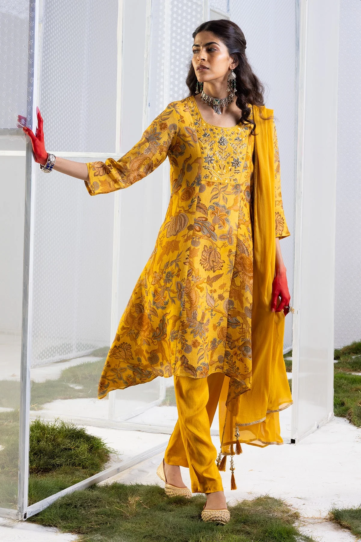 Mustard Floral Yoke-Embellished Kurta. 3 Pcs Set - Image 4