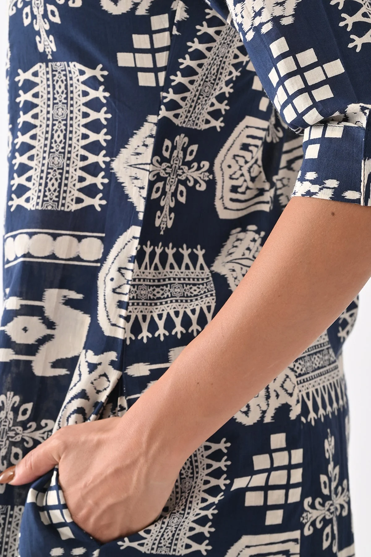 Navy Blue Abstract Printed Kurta 2 Pcs Set - Image 3