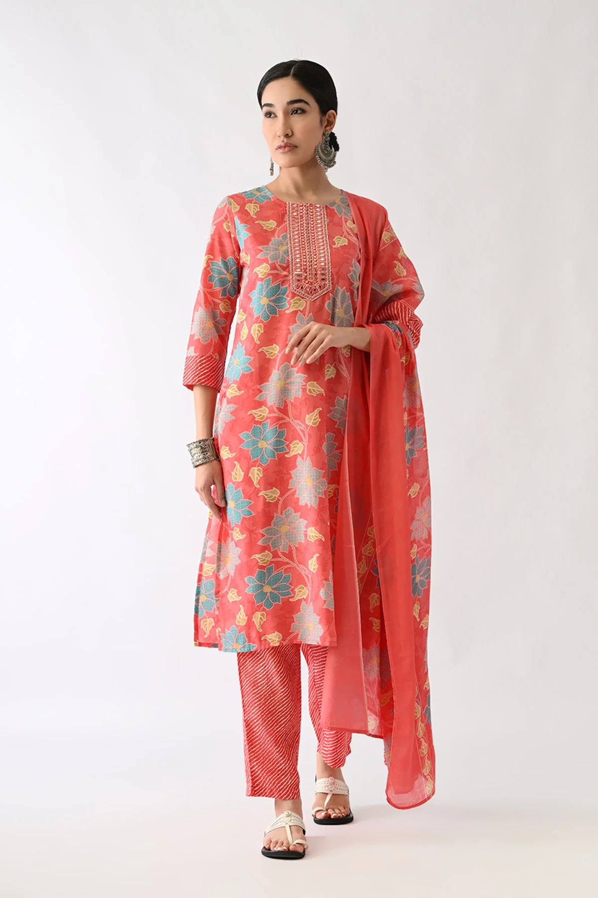 Peach Pink Printed Kurta 3 Pcs Set - Image 3
