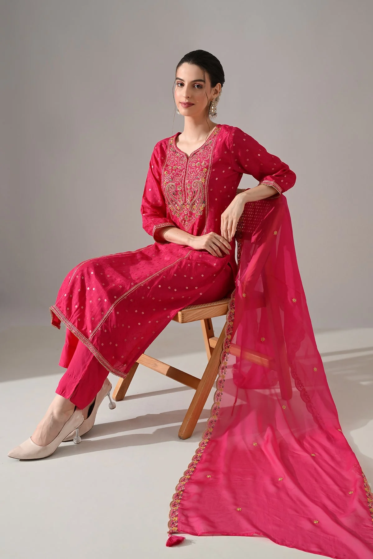 Pink Embroidered Kurta 3 Pcs Set - Image 2