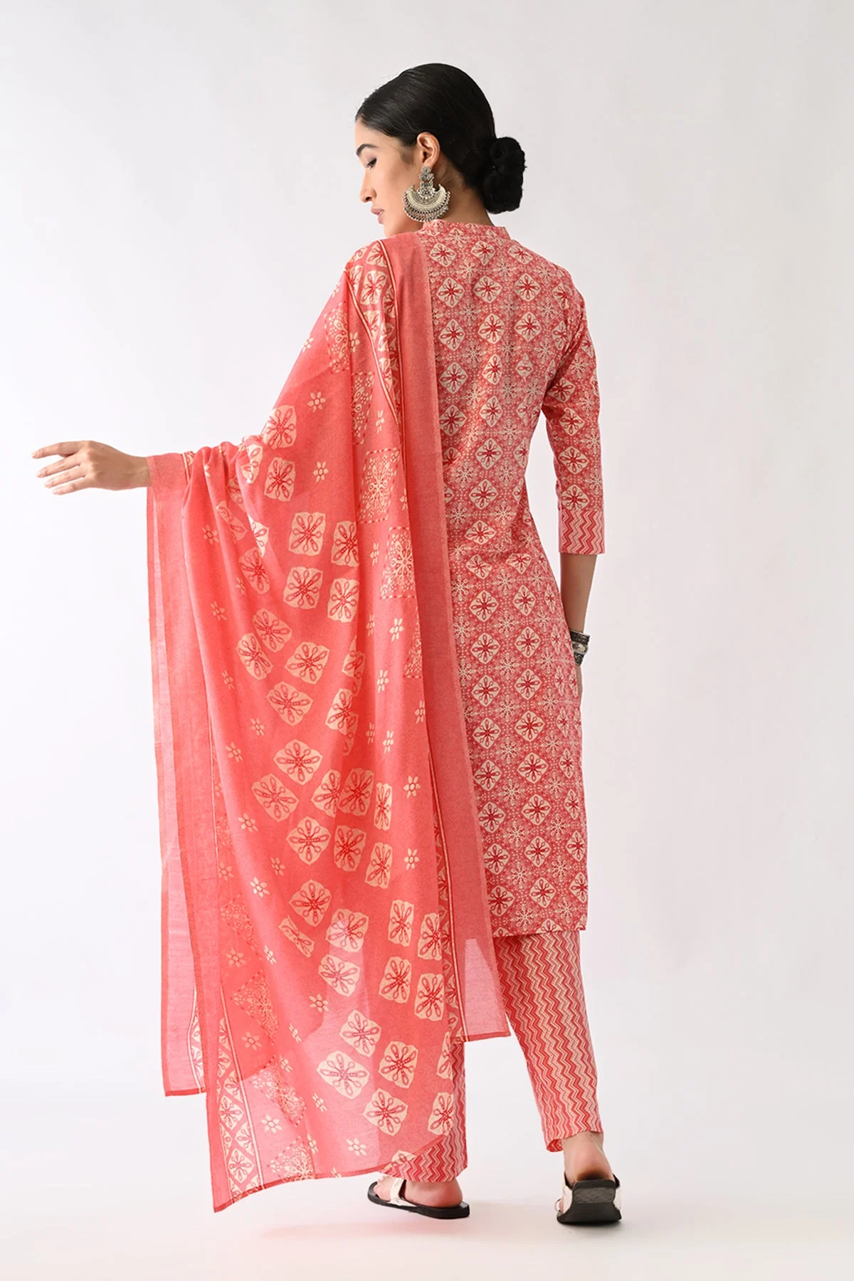 Pink Ethnic Motif Printed Kurta 3 Pcs Set - Image 3