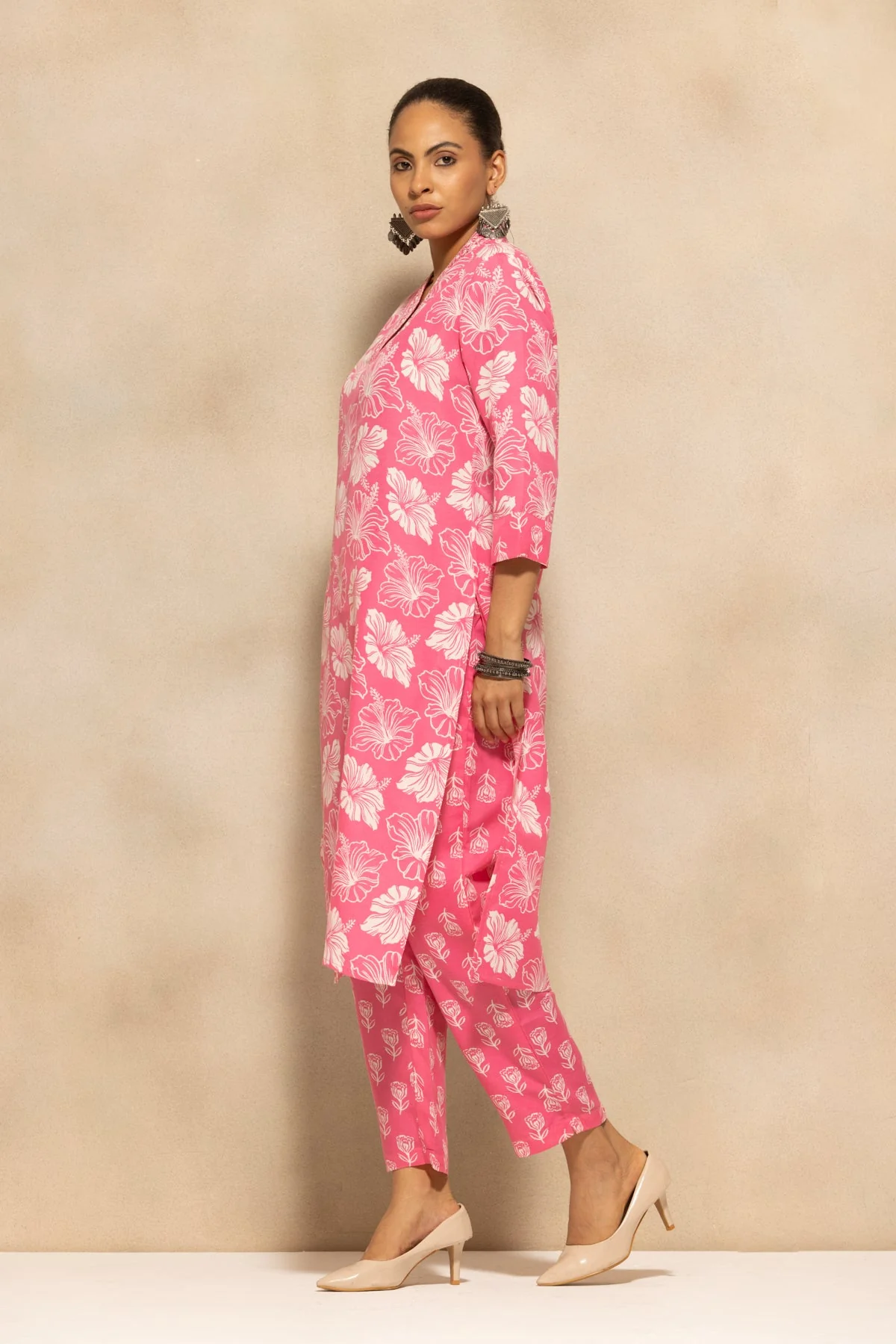 Pink Floral Printed Kurta 3 Pcs Set - Image 2