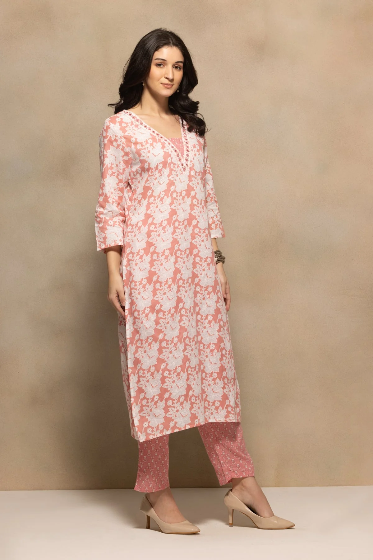 Pink Floral Printed Kurta 3 Pcs Set - Image 3
