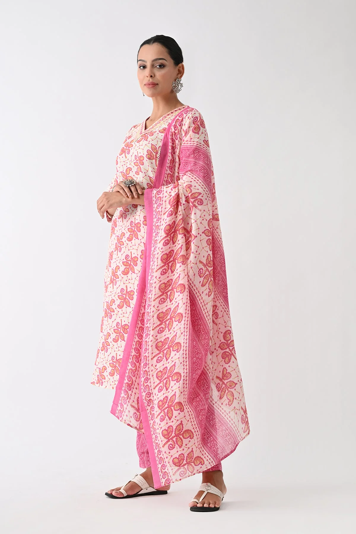 Pink Paisley Printed Kurta 3 Pcs Set - Image 2