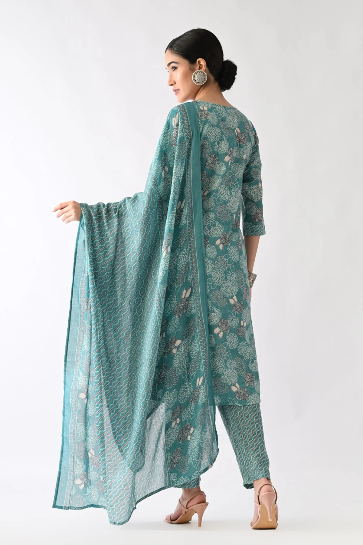 Rama Green Printed Kurta 3 Pcs Set - Image 3