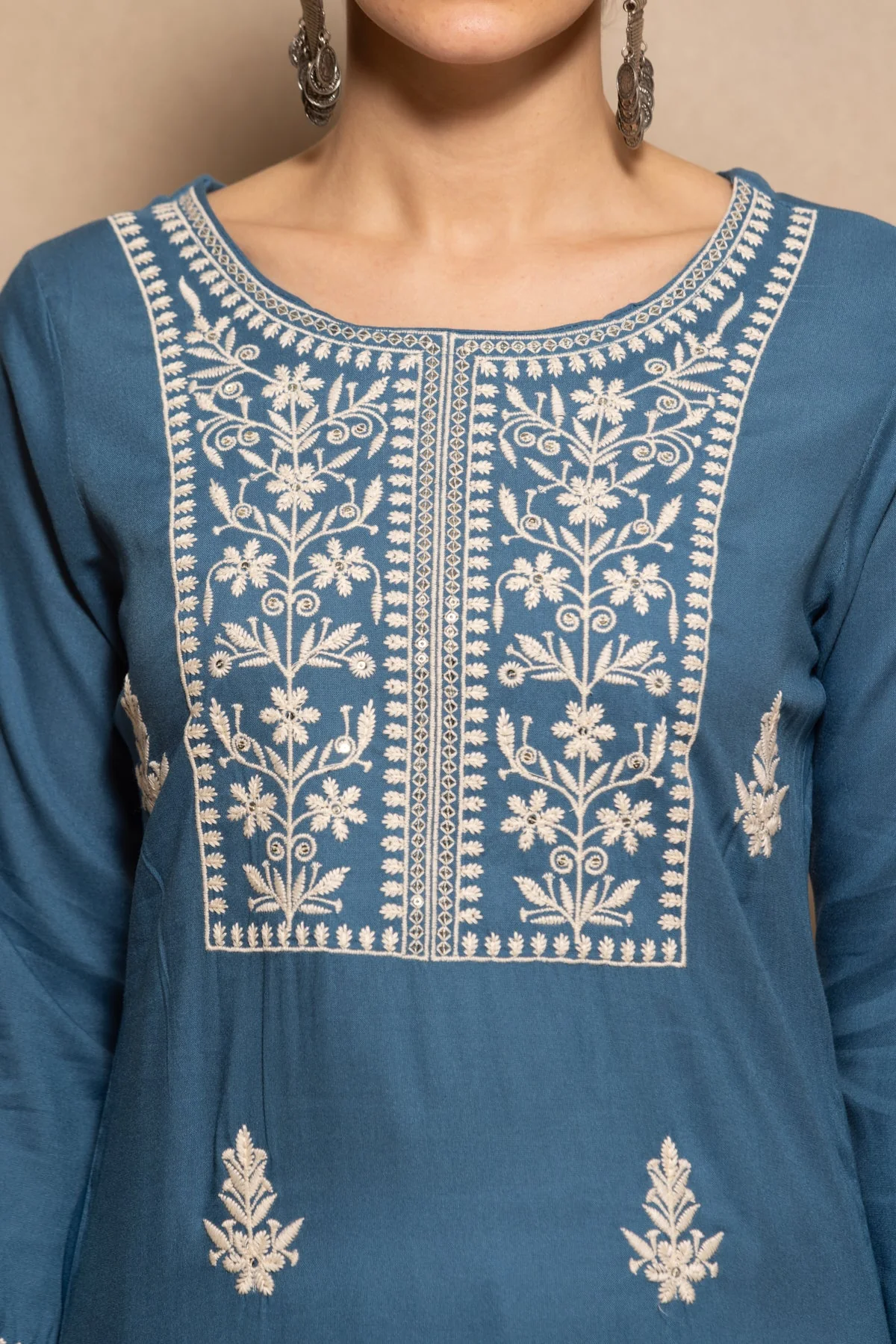 Teal Embroidered Kurta Set - Image 4