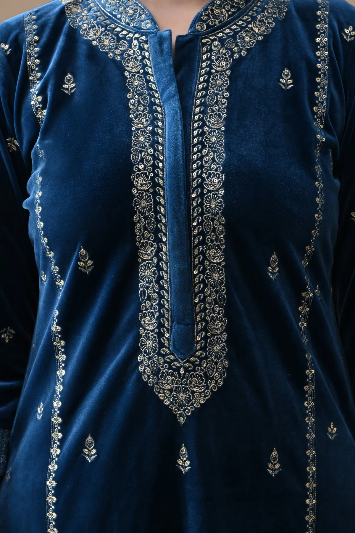 Teal Zari Embroidered Kurta 3 Pcs Set - Image 4