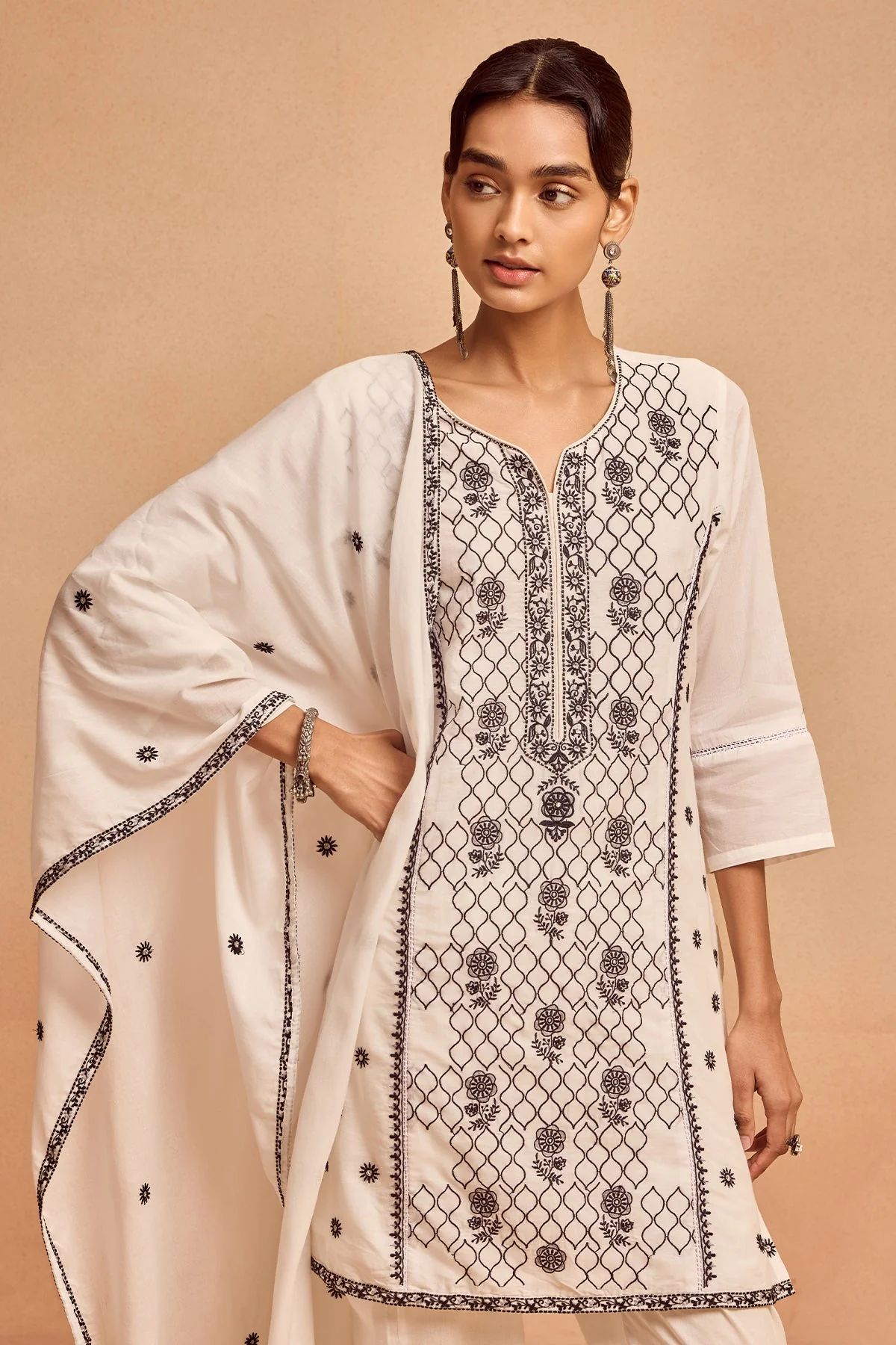 White Embroidered Kurta 3 Pcs Set - Image 3