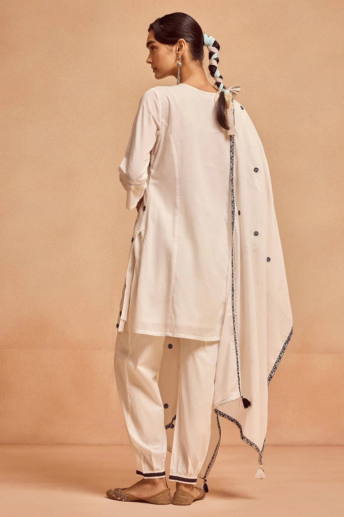 White Embroidered Kurta 3 Pcs Set - Image 4