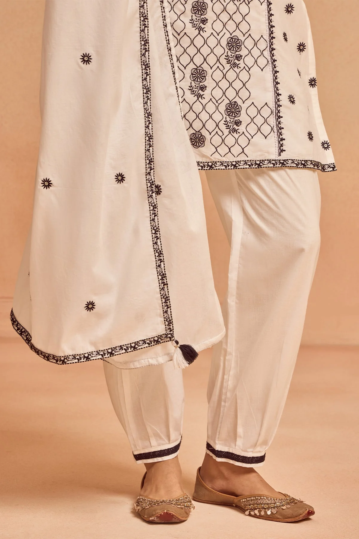 White Embroidered Kurta 3 Pcs Set - Image 5