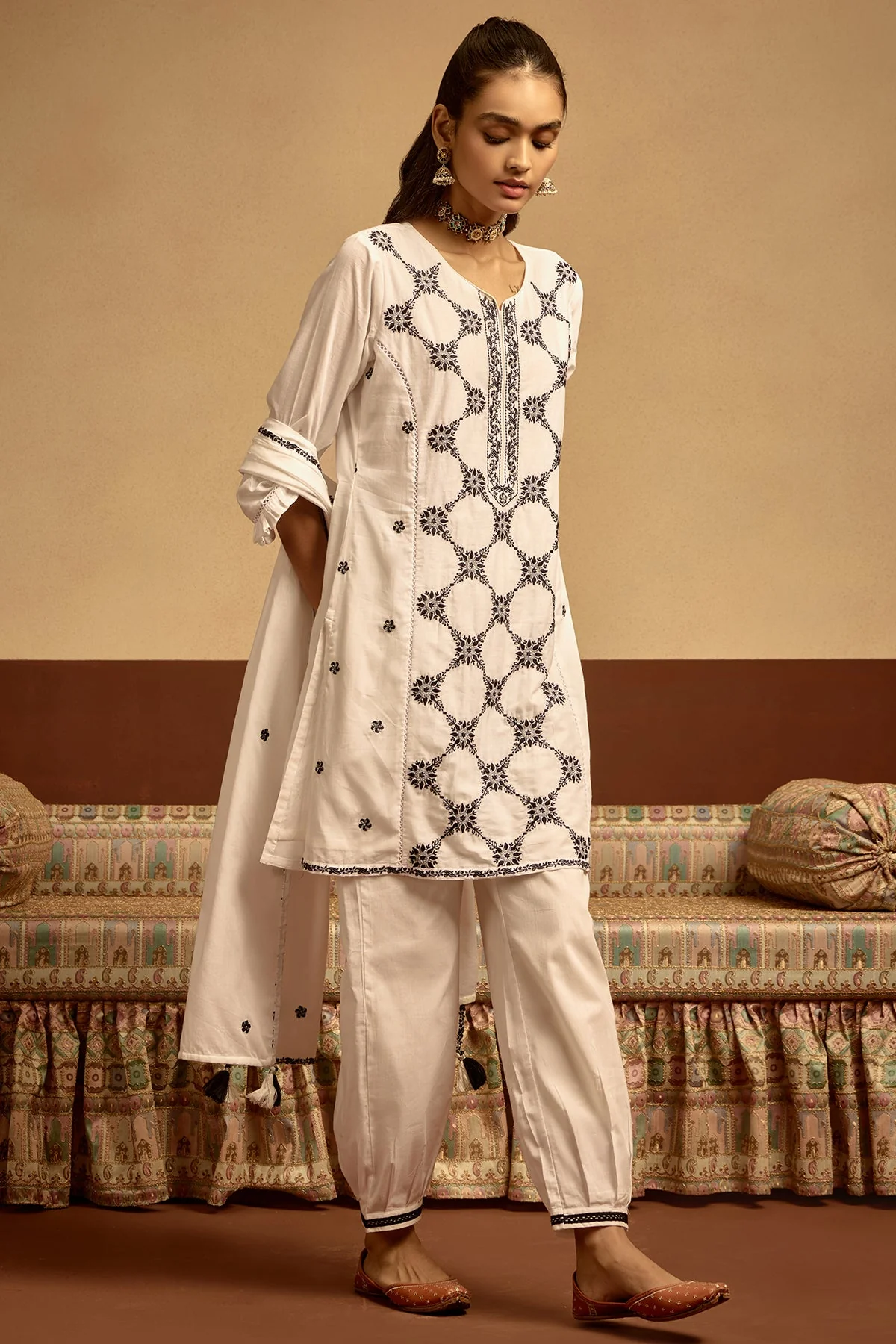 White Embroidered Kurta 3 Pcs Set - Image 2