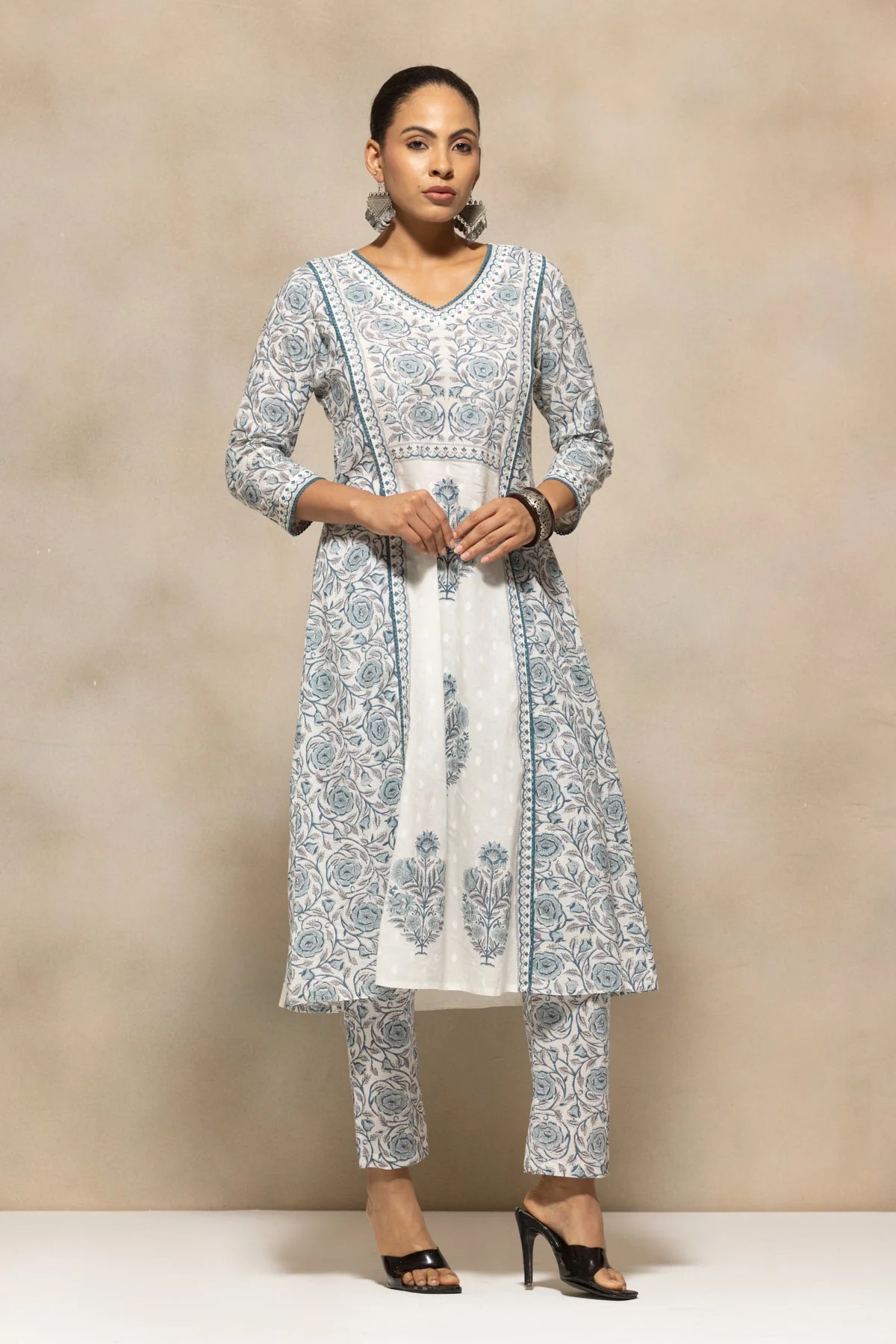 White Printed A-Line Kurta 3 Pcs Set - Image 3