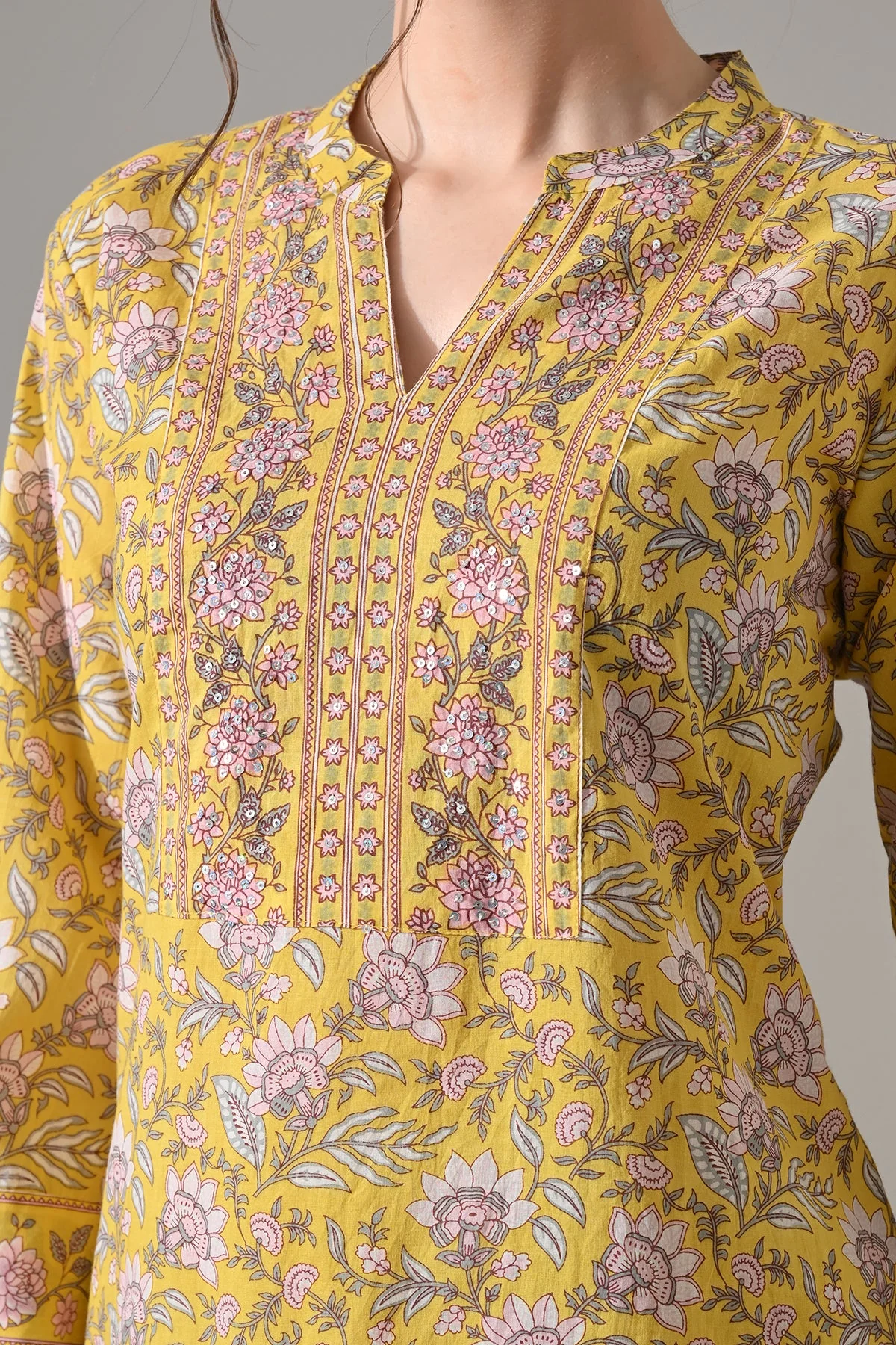Yellow Floral Printed Kurta 2 Pcs Set - Image 4