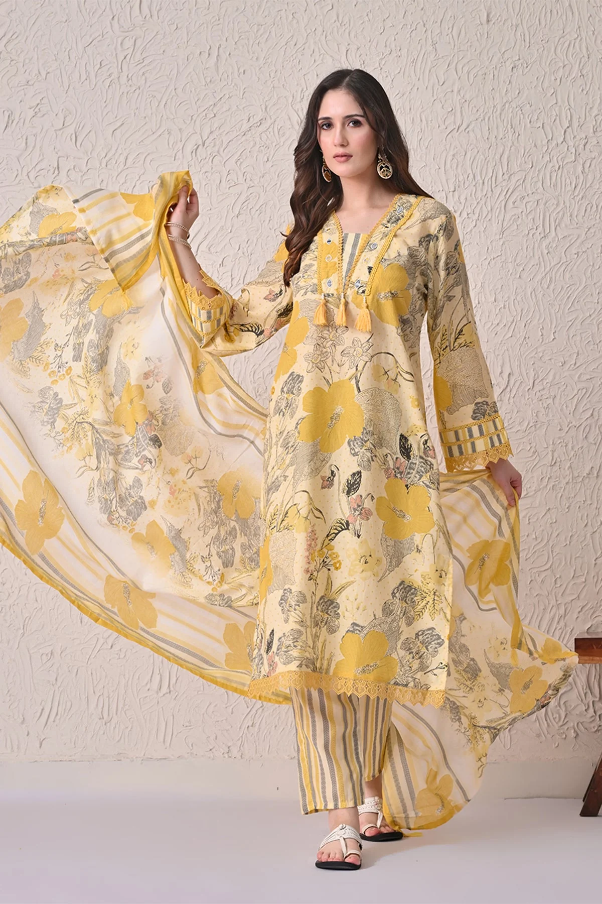 Yellow Floral Printed Kurta 3 Pcs Set - Image 7