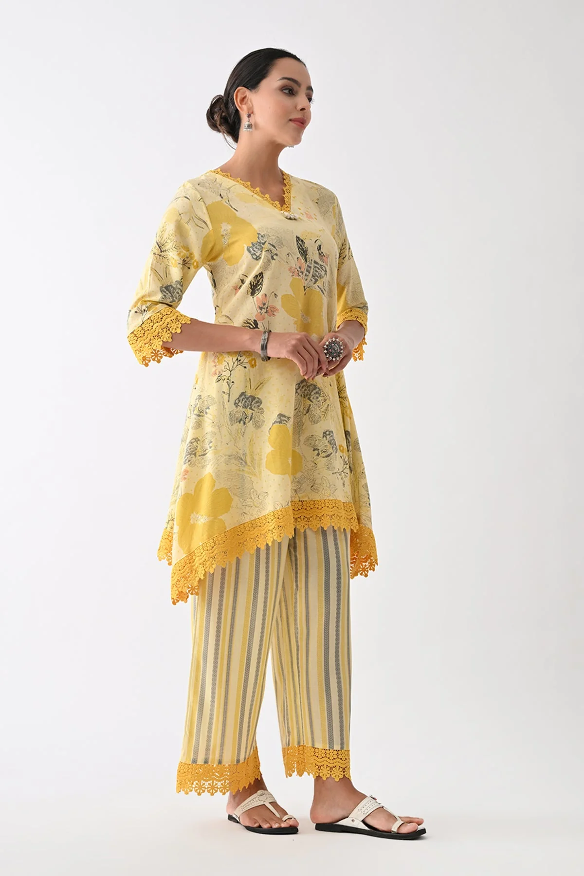 Yellow Floral Printed Kurta 3 Pcs Set - Image 3