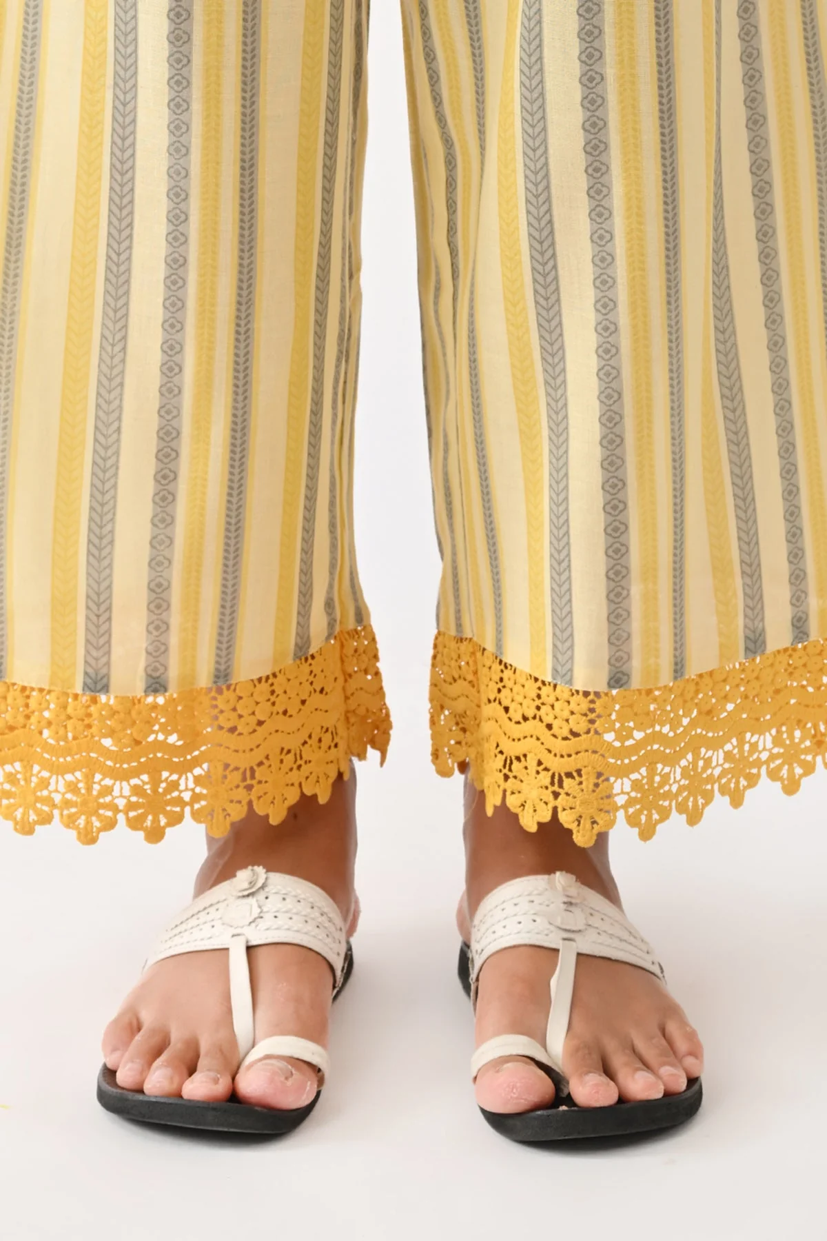 Yellow Floral Printed Kurta 3 Pcs Set - Image 7