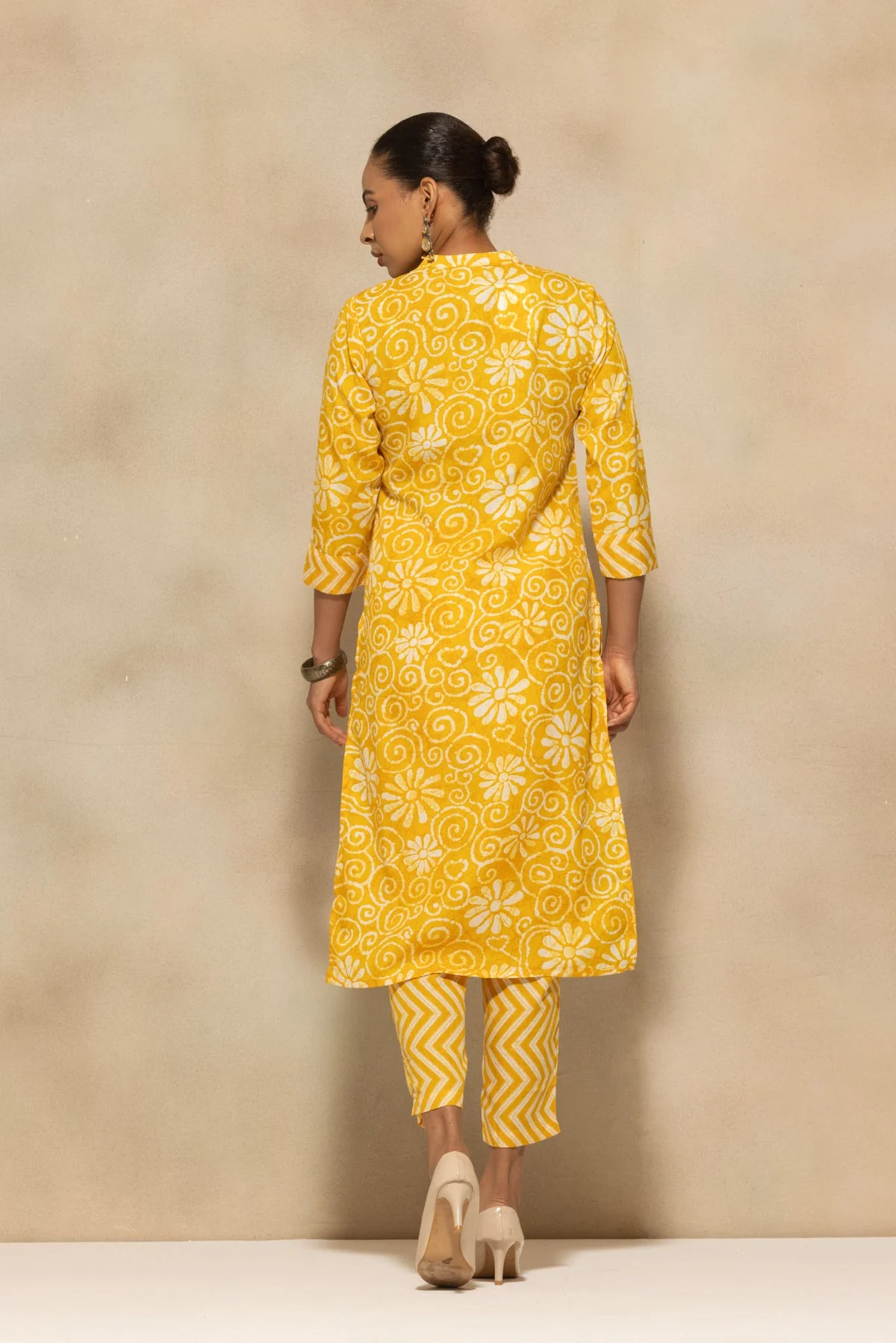 Yellow Printed Kurta 3 Pcs Set - Image 5